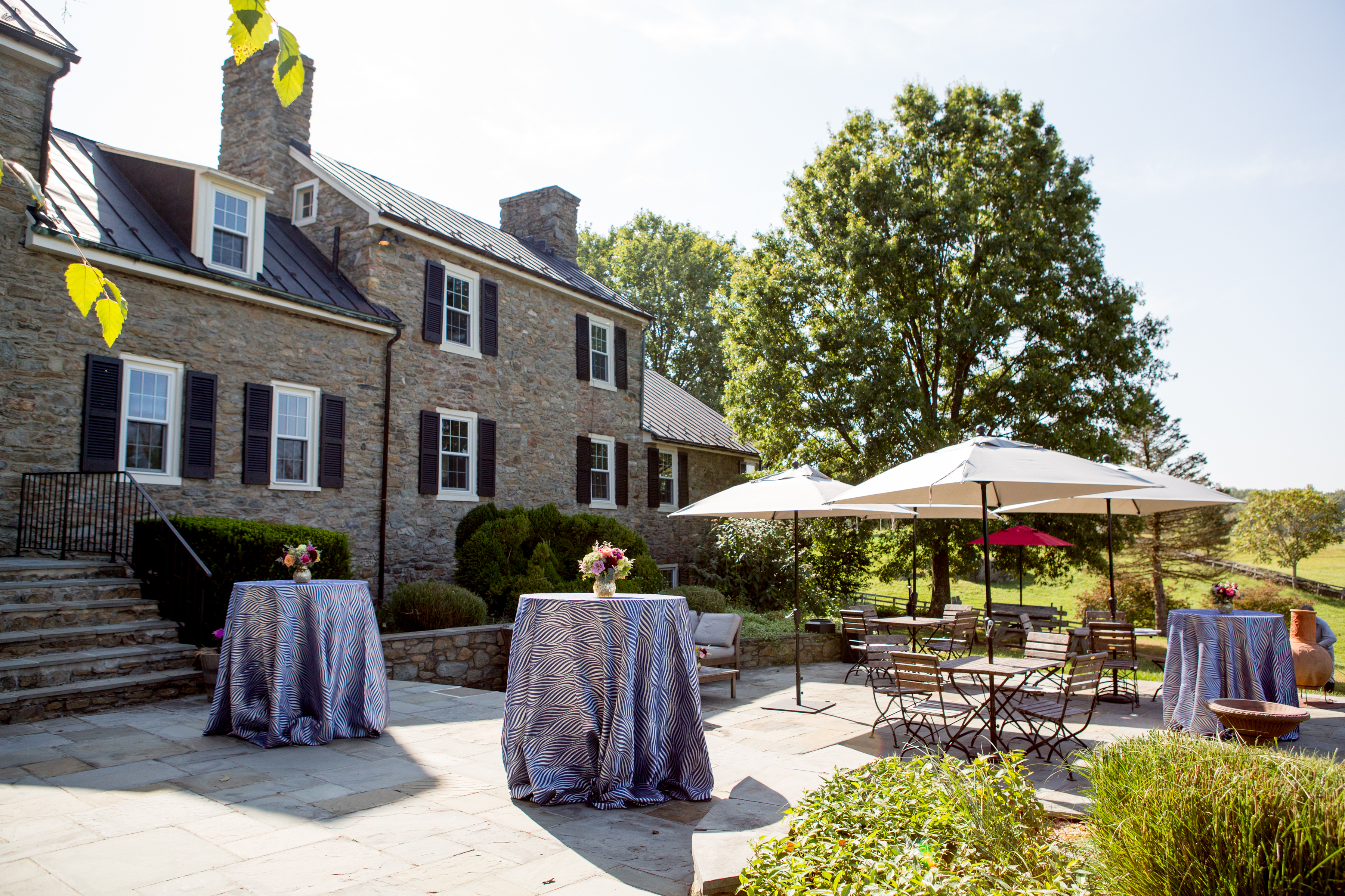 8 Tips for Hosting the Perfect Outdoor Event